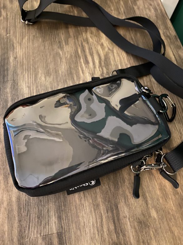 シュービル、タッチパネル対応マルチポーチ