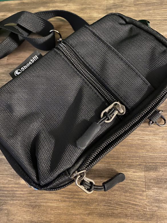 シュービル、タッチパネル対応マルチポーチ