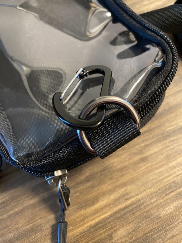 シュービル、タッチパネル対応マルチポーチ