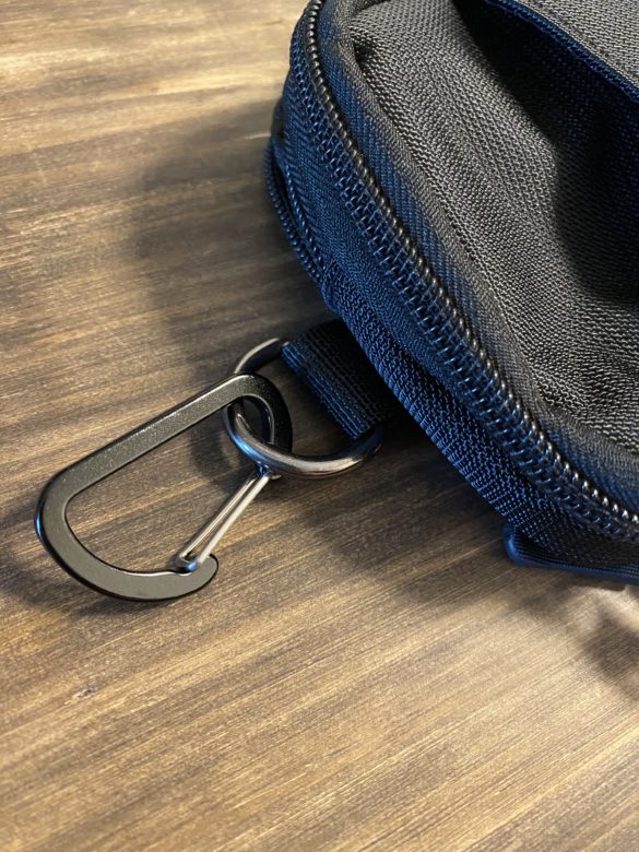 シュービル、タッチパネル対応マルチポーチ